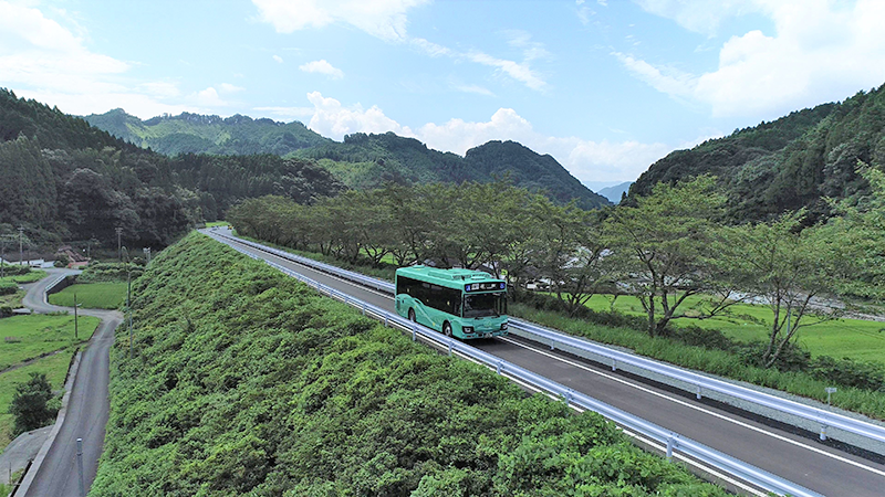 PETアスコン施工箇所を走る「ひこぼしライン」　